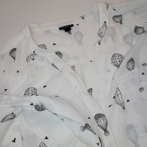 Torrid Harper White Blouse with Hot Air Balloon Print Blouse Size 1